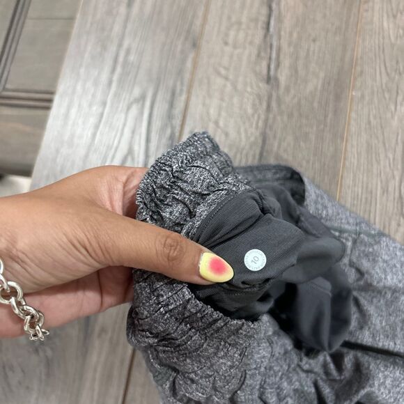 Lululemon Hotty Hot Low Rise Short 2.5” - Picture 3 of 4